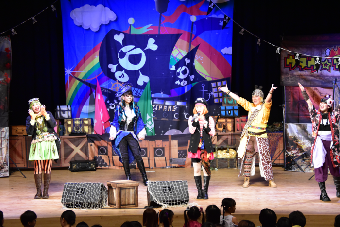 那珂川町合併20周年記念「歌う海賊団ッ！」コンサートの様子の写真