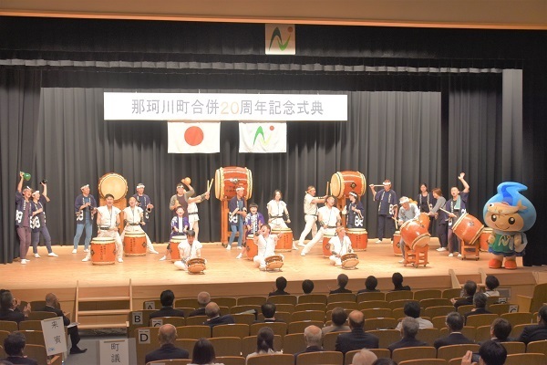 コラボ演奏にはなかちゃんも登場の写真