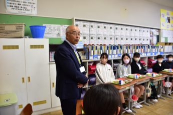 那珂川町合併20周年記念給食の様子の写真2