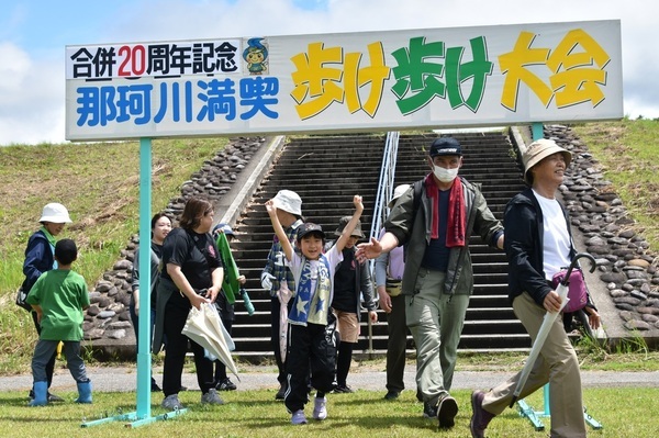 笑顔でゴールの写真