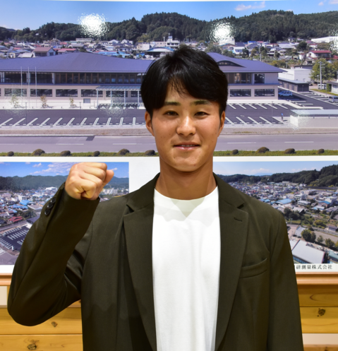 石井巧選手が那珂川町役場に来庁された時の写真2