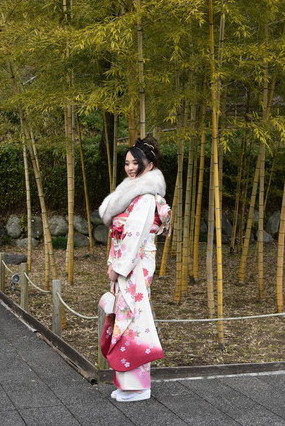 振袖を着た新成人の写真