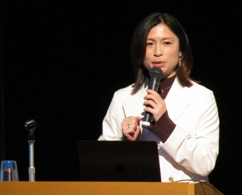 鮫島 彩氏による講演会の写真