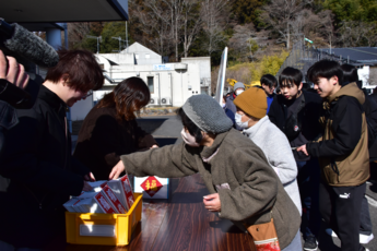 福袋引換券配布の写真