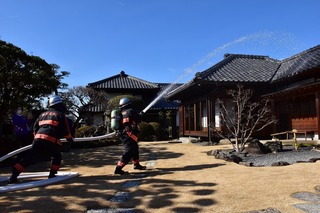 国登録有形文化財「飯塚邸」での消防訓練の様子の写真1