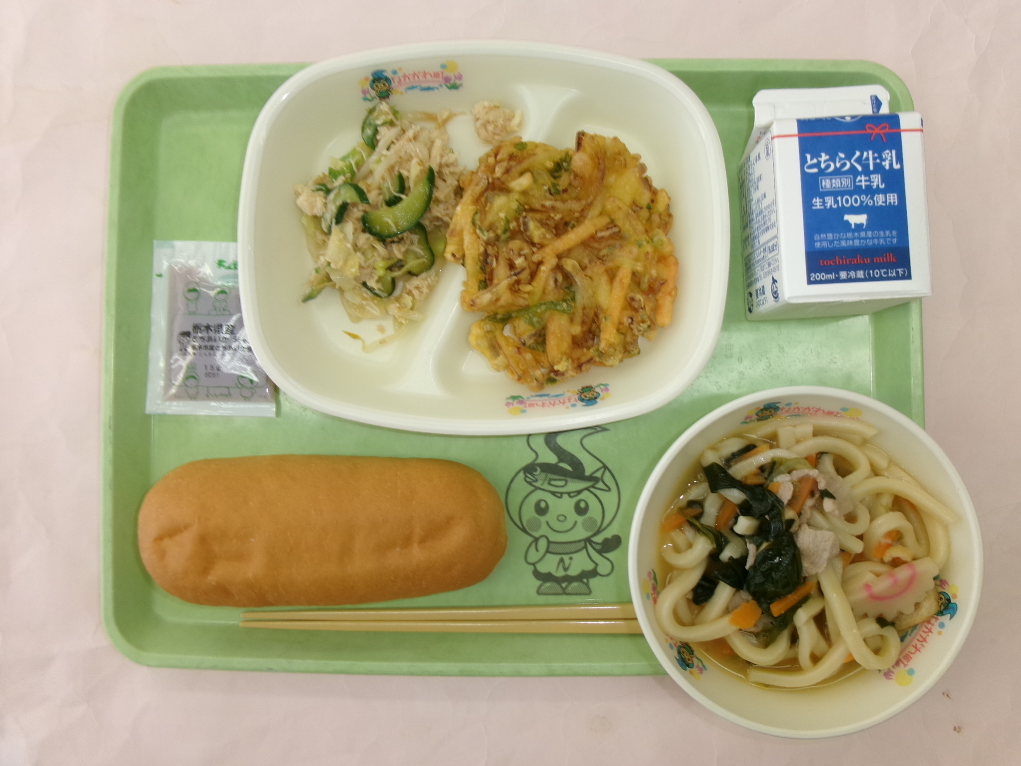 5月7日（木曜日）コッペパン、牛乳、とちあいかジャム、野菜かき揚げ、バンバンジーサラダ、煮込みうどん.JPG