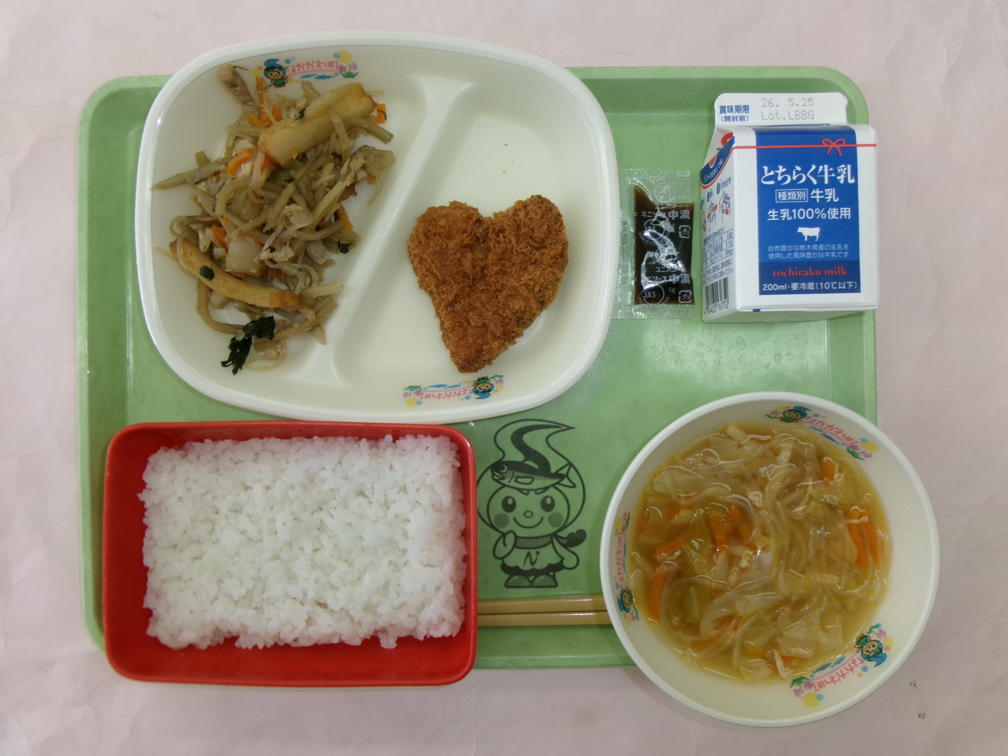 5月11日（月曜日）ごはん、牛乳、かつおフライ・中濃ソース、五目きんぴら、春雨スープ.JPG
