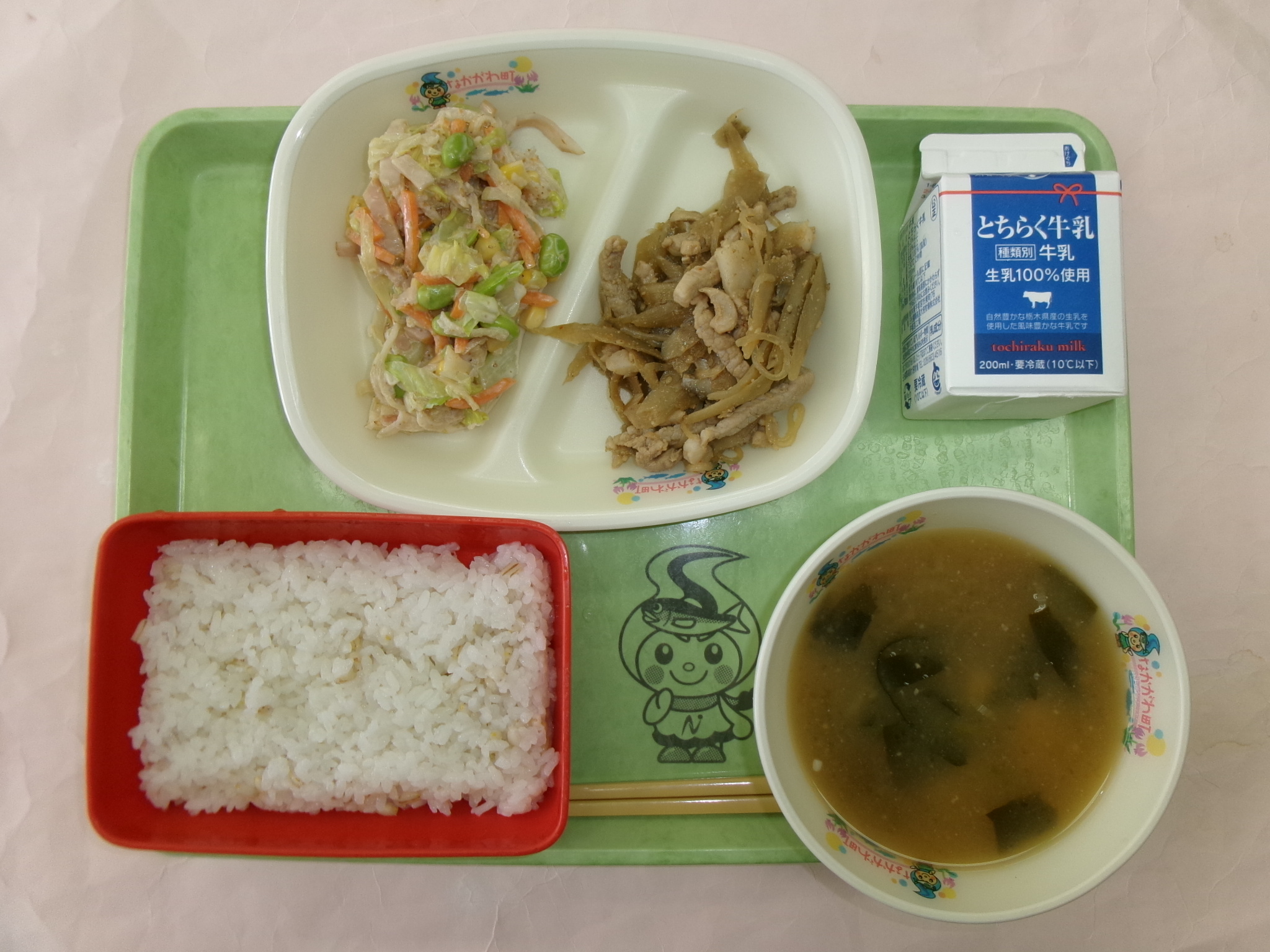 5月13日（水曜日）麦ごはん・和風ビビンバ（ビビンバの具）牛乳、切干大根のサラダ、なめこの味噌汁.JPG