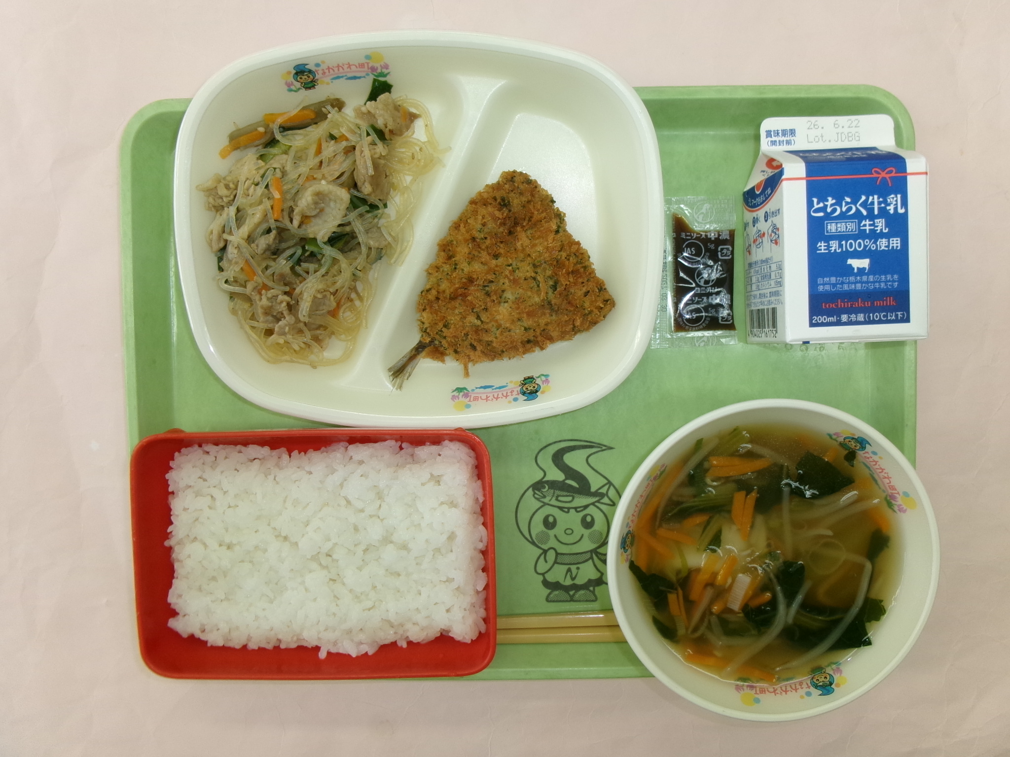 6月8日（月曜日）ごはん、牛乳、あおさ入りあじフライ・中濃ソース、チャプチェ、餃子スープ.JPG