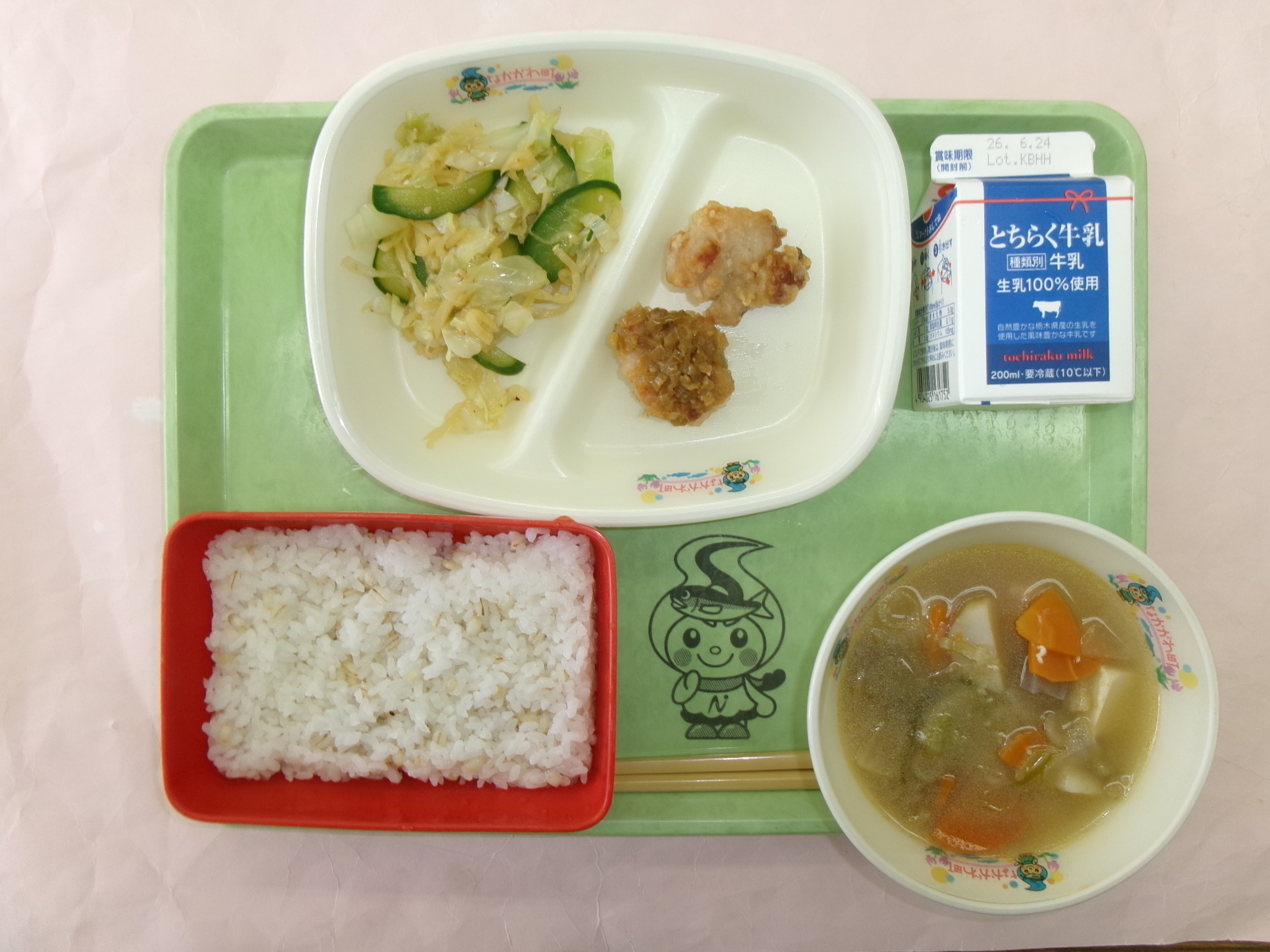 6月10日（水曜日）麦ごはん、牛乳、ユーリンチー（中学校は3個）たくあんの和え物、けんちん汁.JPG