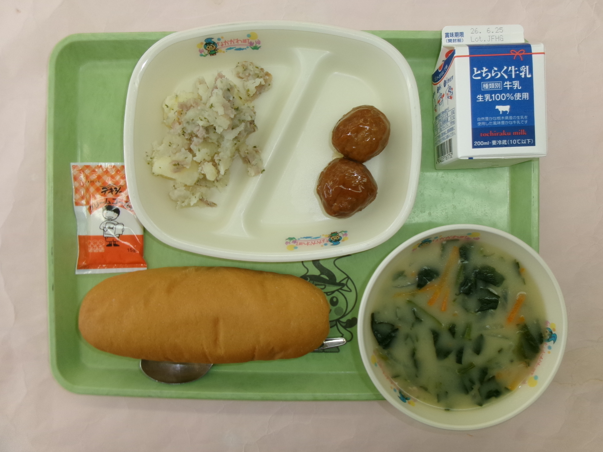 6月11日（木曜日）コッペパン、牛乳、ミルククリーム、肉団子甘酢あん、ジャーマンポテト、ほうれん草のクリームスープ.JPG