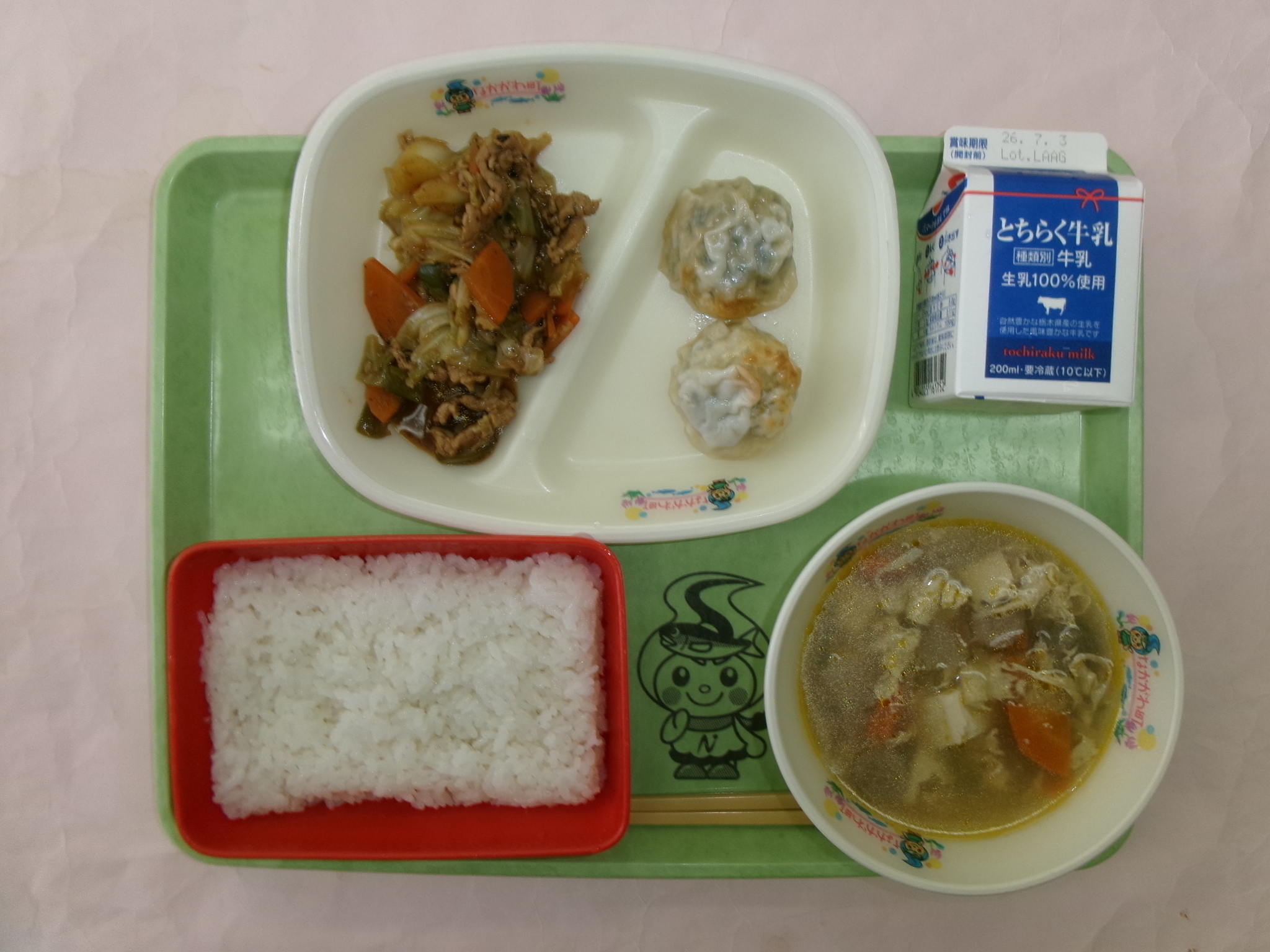 6月19日（金曜日）ごはん、牛乳、にらまんじゅう、ホイコーロー、かみなり汁.JPG