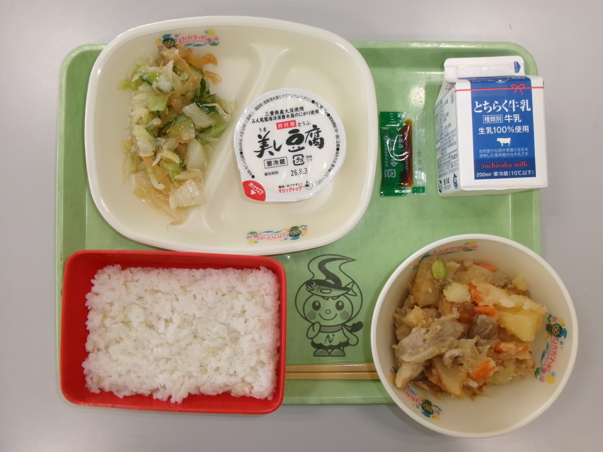 6月24日（水曜日）もち玄米ごはん、牛乳、冷奴・しょうゆ、中華くらげの和え物、ピリ辛肉じゃが.JPG
