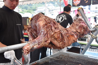 イノシシの丸焼き