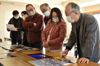 観光写真コンテスト審査会の様子