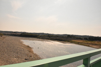 那珂川に架かる若鮎大橋からの下流の眺め